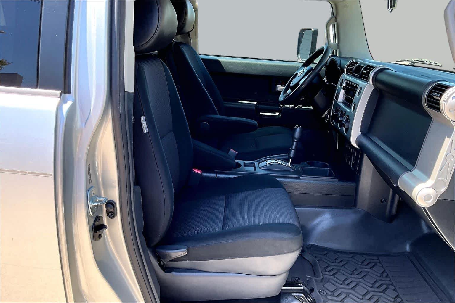 Used 2008 White / Titanium Metallic Toyota  image 8