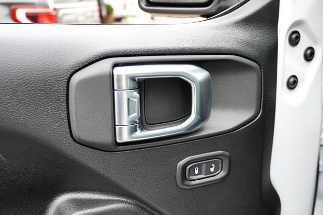 New 2026 Bright White Clear-Coat Exterior Paint Jeep Sport image 28