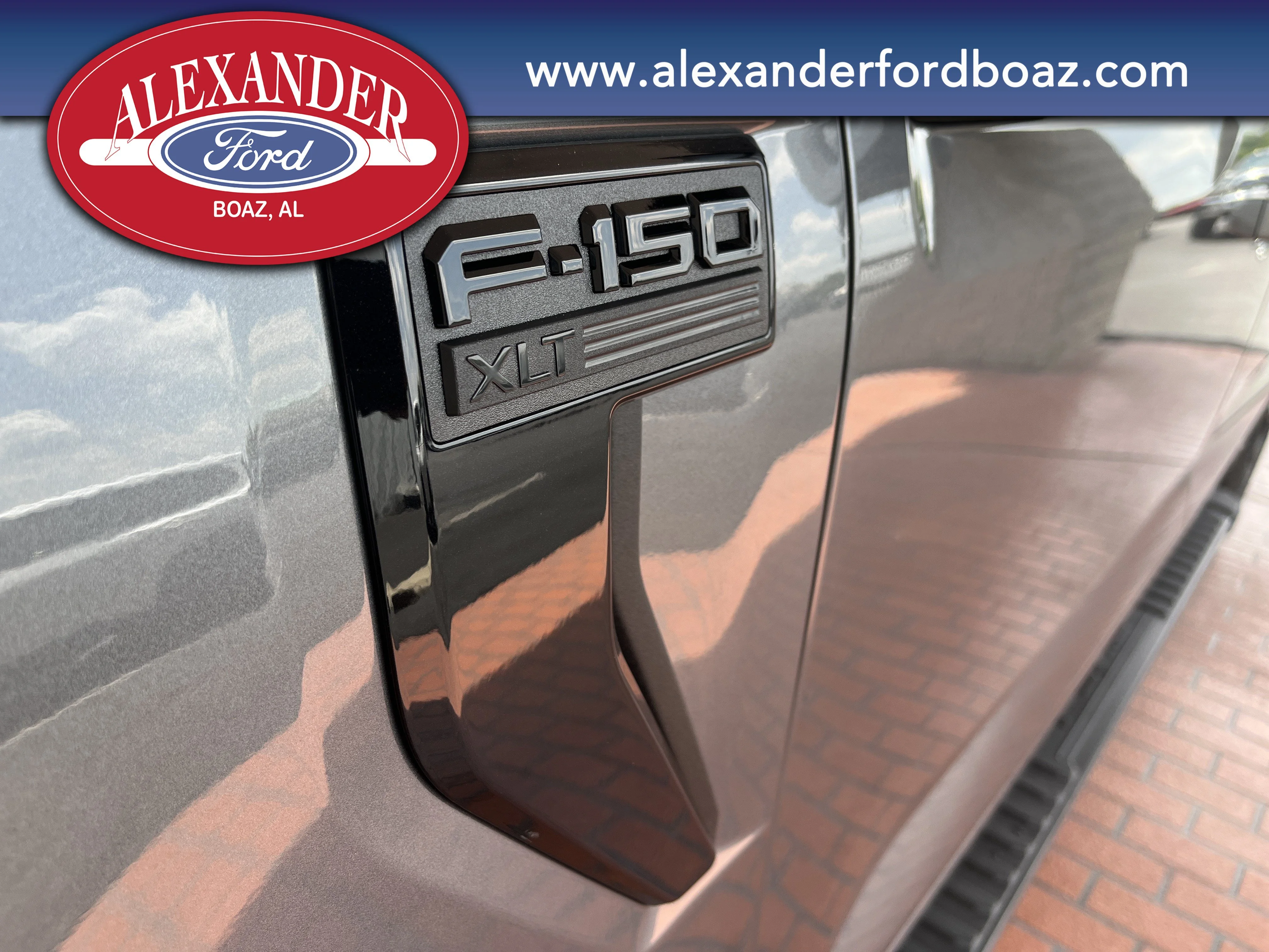New 2026 Carbonized Gray Metallic Ford XLT image 7