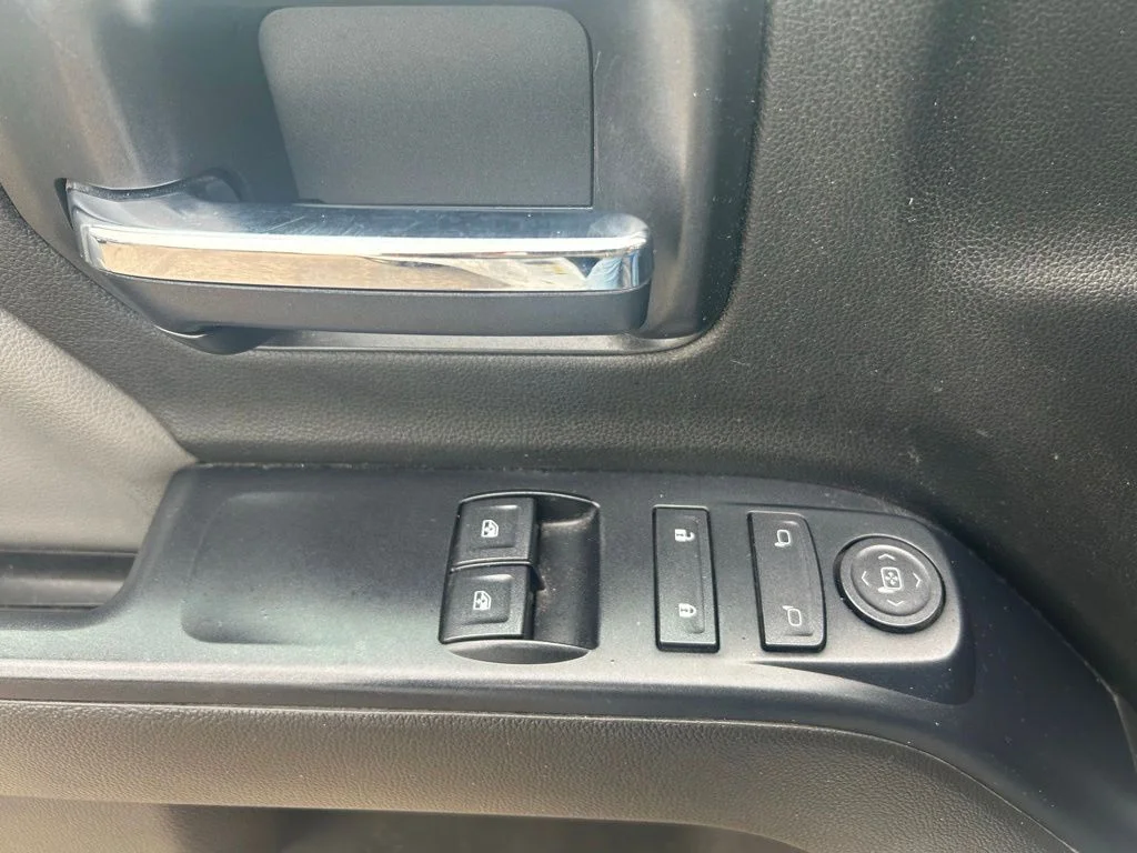 Used 2015 Summit White Chevrolet WT image 18