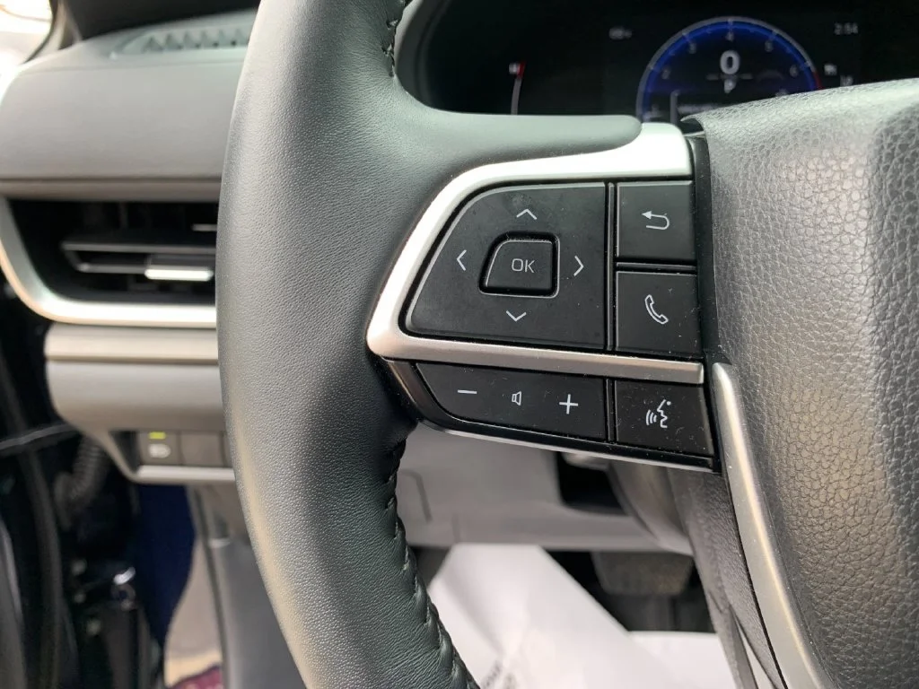 Used 2025  Toyota XLE image 28