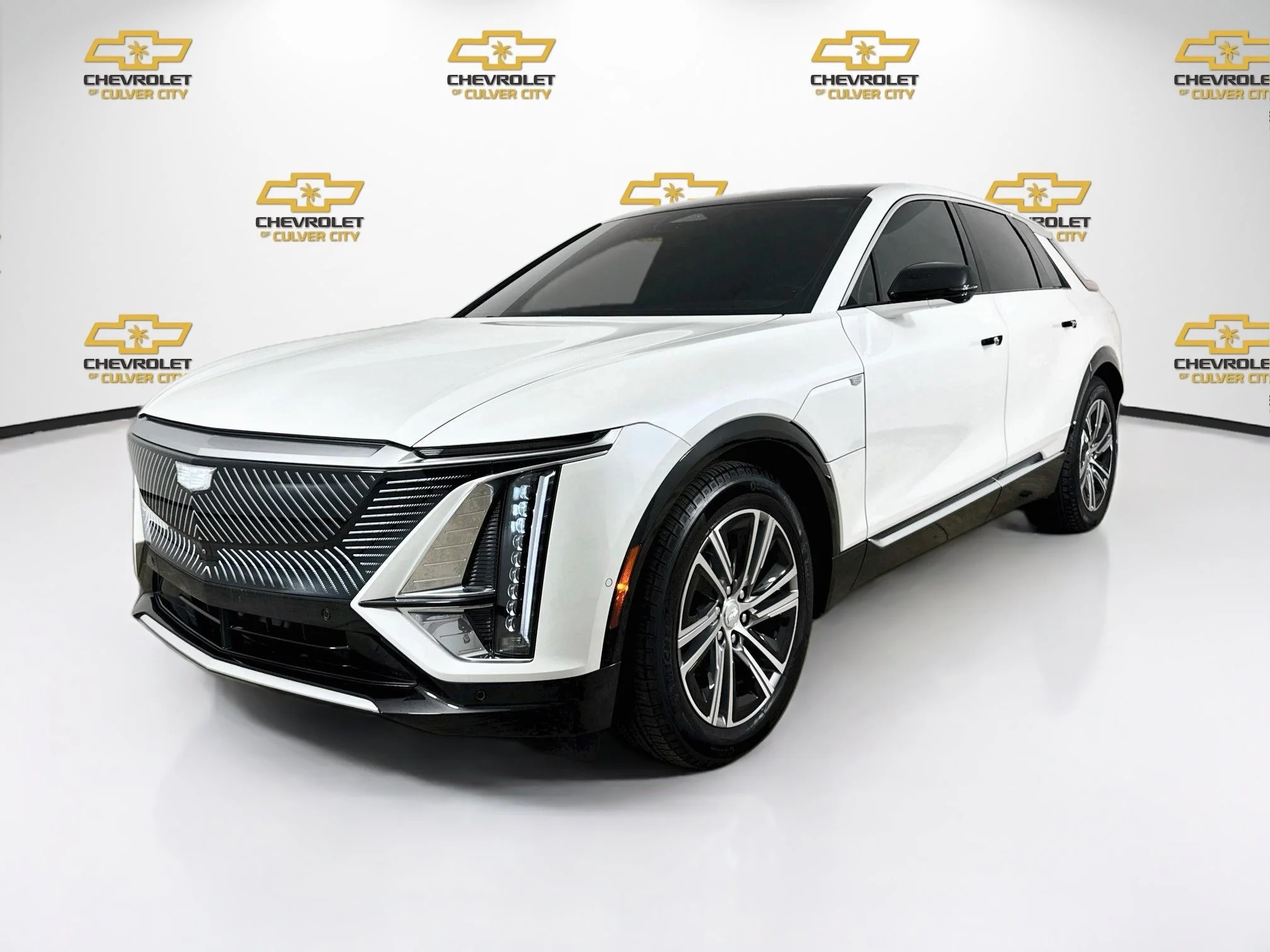 Used 2025 Crystal White Tricoat Cadillac Luxury 1 image 3