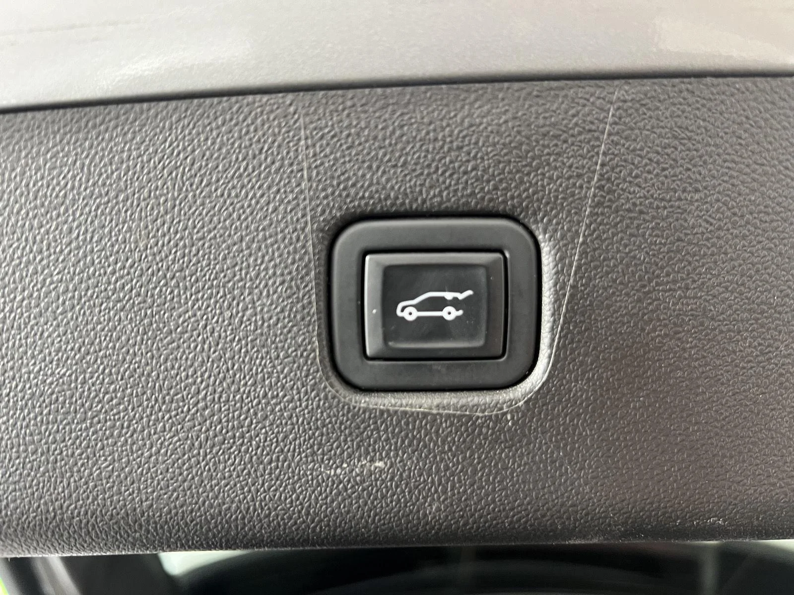 Used 2020 SILVER ICE METALLIC Chevrolet LT image 21