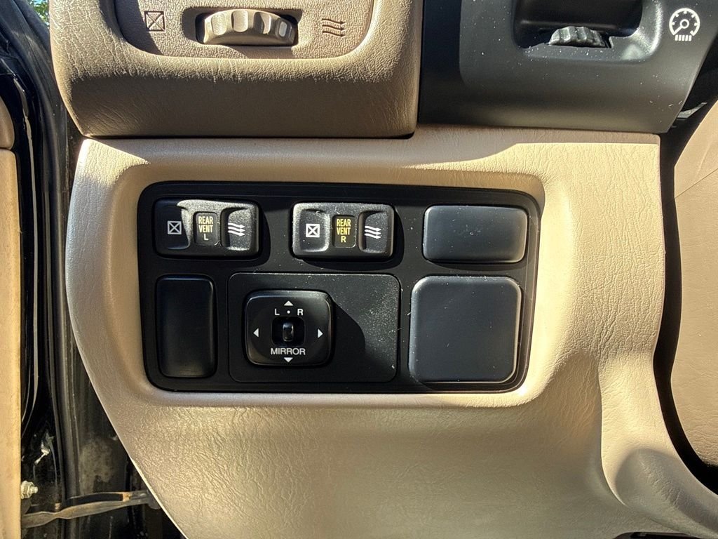 Used 2000 Black Toyota Base image 18