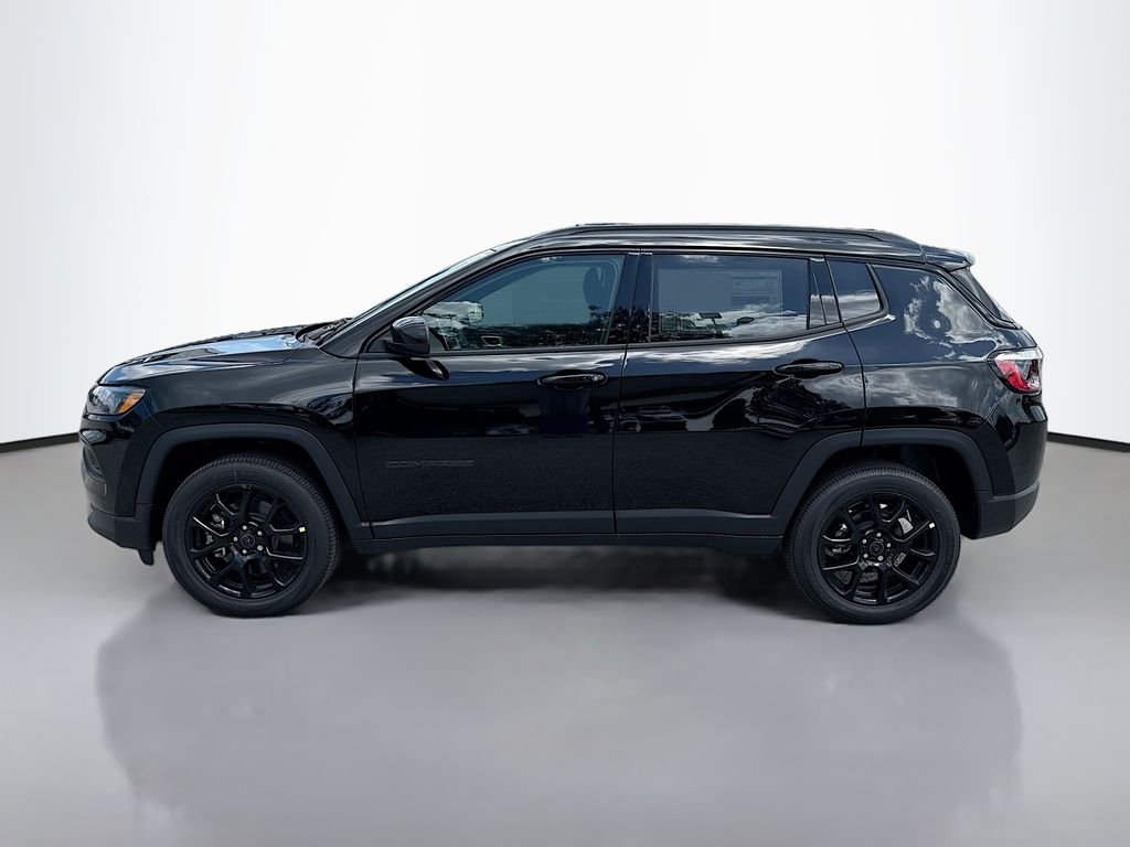New 2026 Diamond Black Crystal Pearlcoat Jeep Latitude Altitude image 7