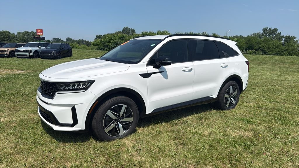 Used 2022 White Kia S image 2