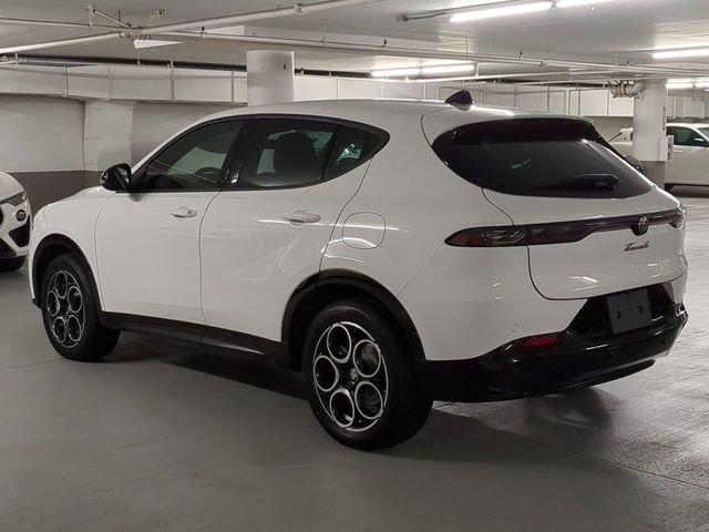 New 2025 Milano White Exterior Paint Alfa Romeo Base image 5