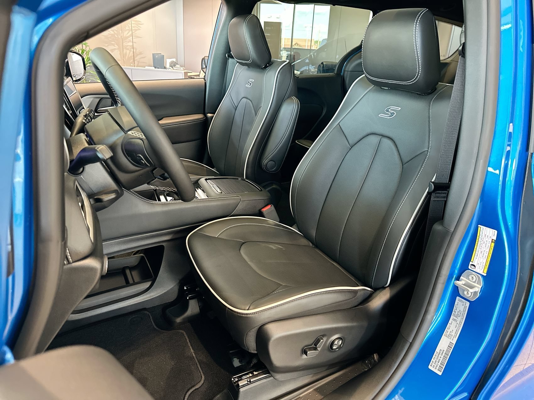 New 2027 Hydro Blue Pearlcoat Chrysler Limited image 11