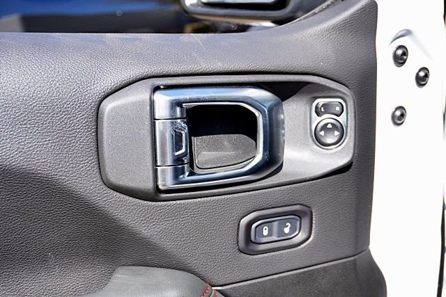 New 2026 Bright White Clear-Coat Exterior Paint Jeep Rubicon image 27