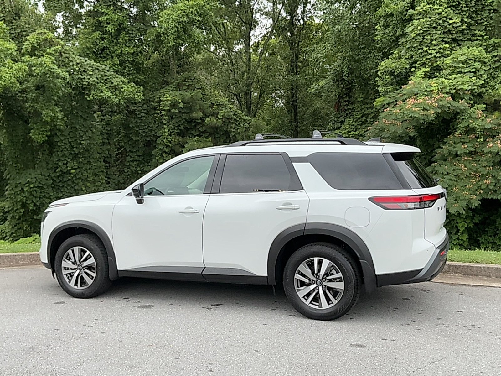 New 2026 Everest White Pearl Tricoat Nissan SL image 3