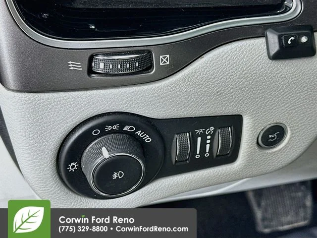 Used 2019 Granite Crystal Clearcoat Metallic Jeep Overland image 13