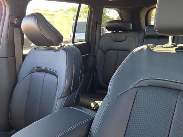 New 2026 Diamond Black Crystal Pearlcoat Jeep Limited image 52