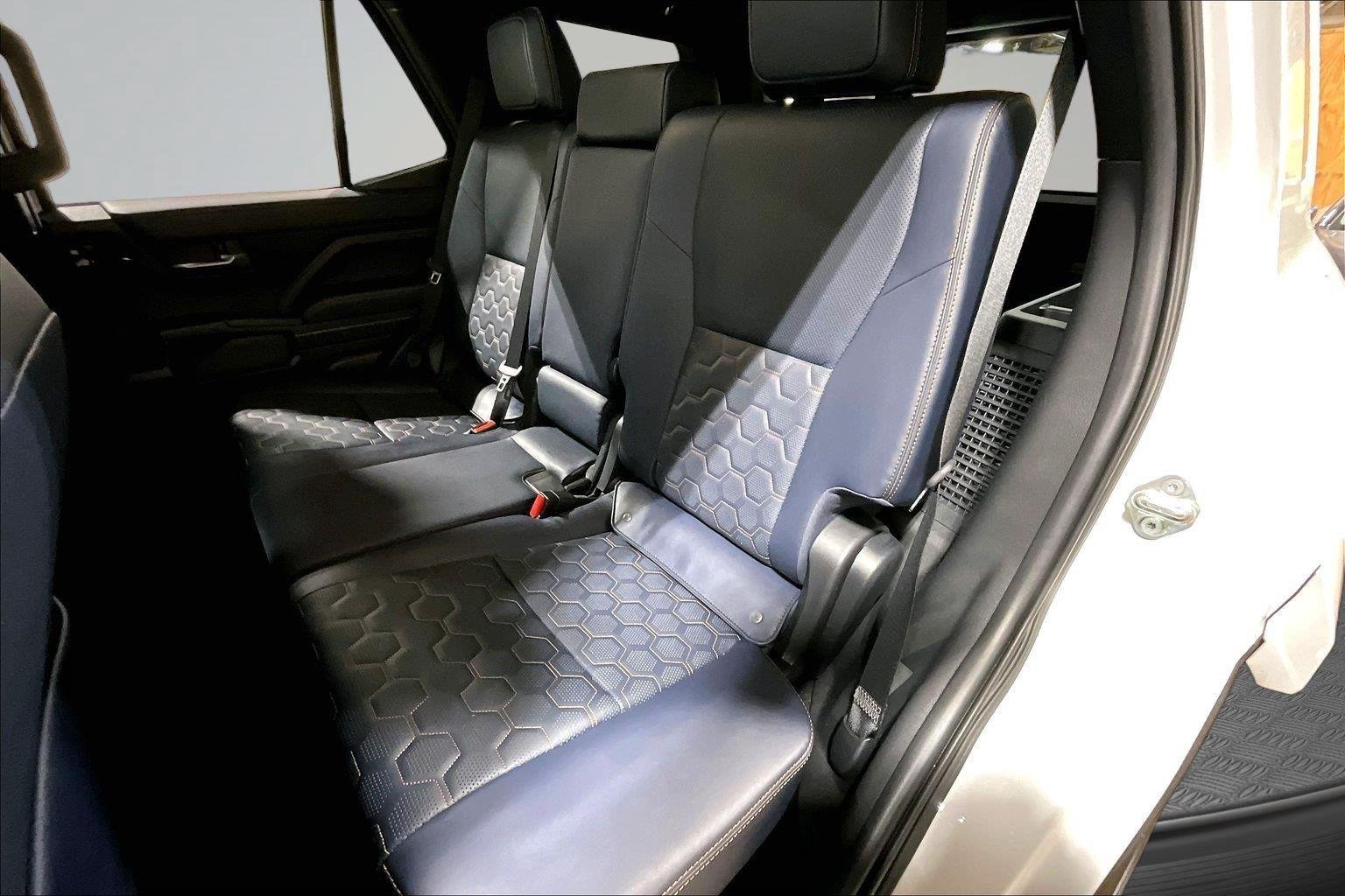 Used 2025 Wind Chill Pearl Toyota Platinum HV image 27