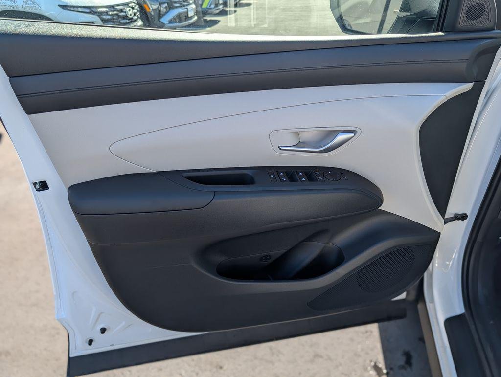 New 2026 White Hyundai SEL FWD image 21
