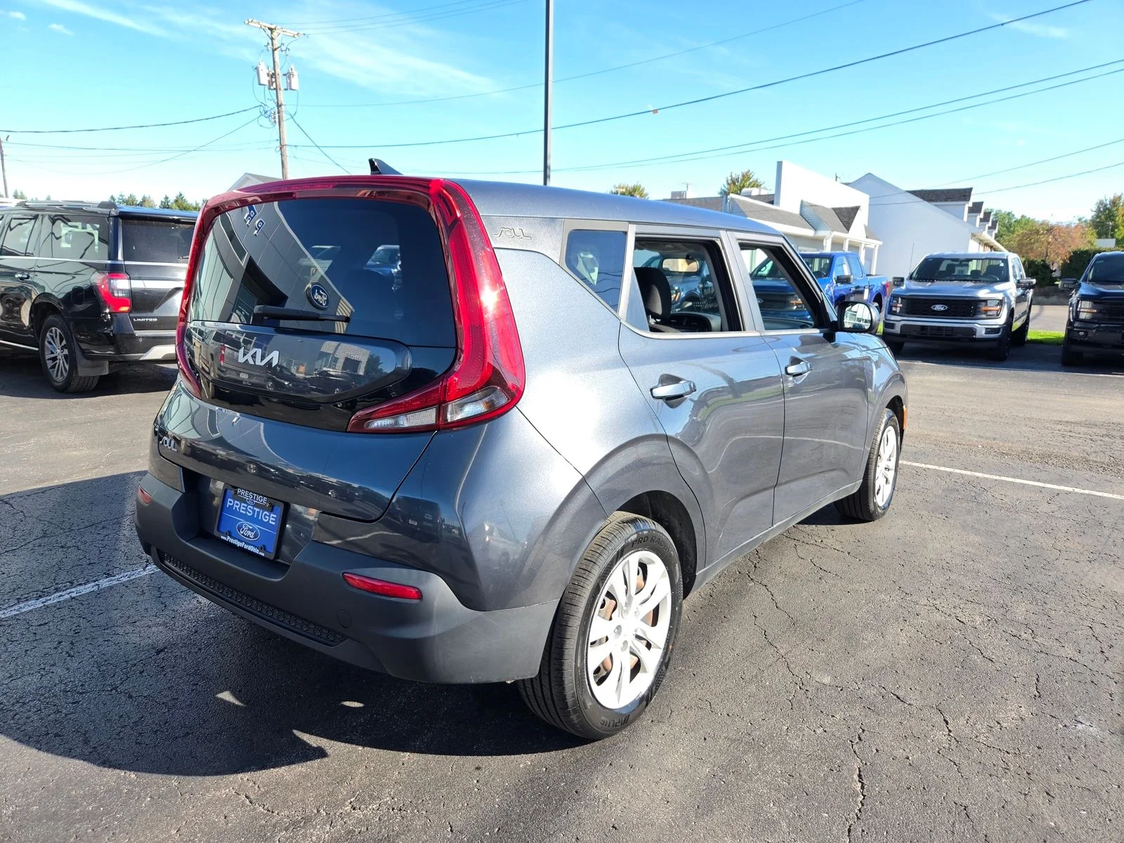 Used 2022 Gray Kia LX image 3