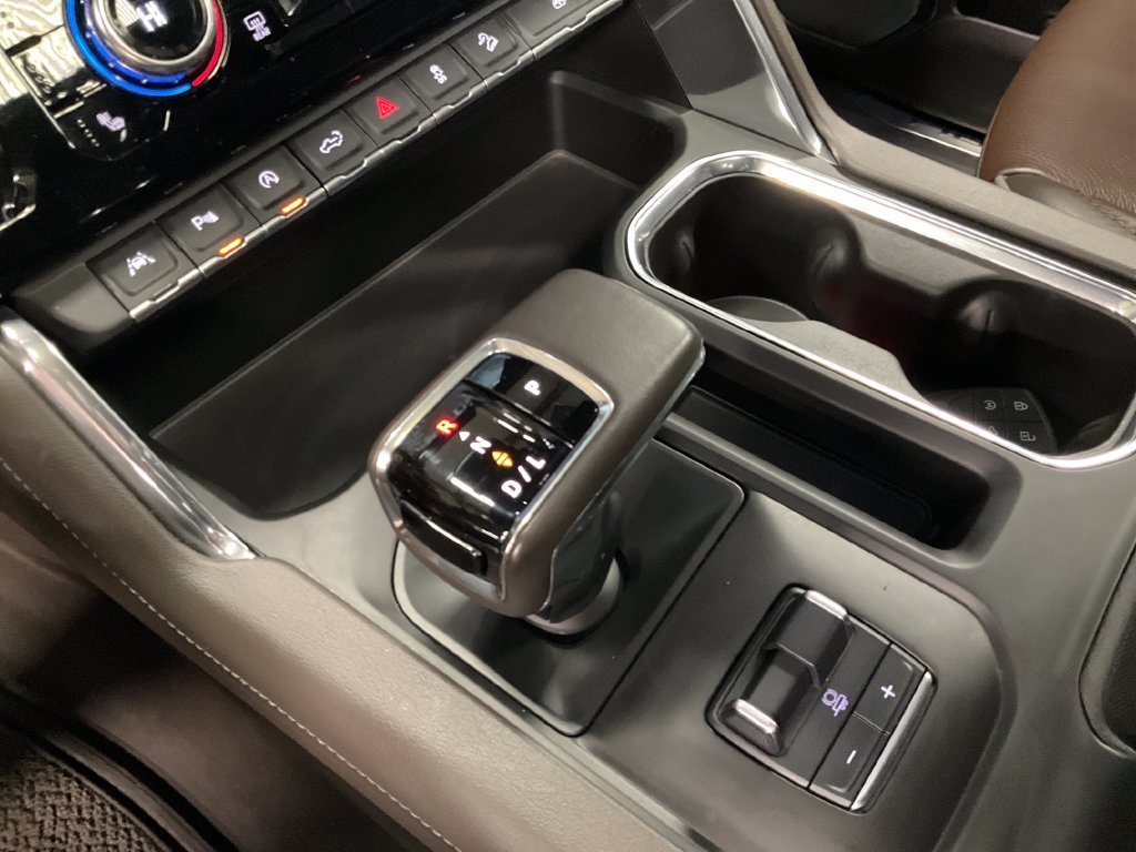 Used 2022 White Frost Tricoat GMC Denali image 22