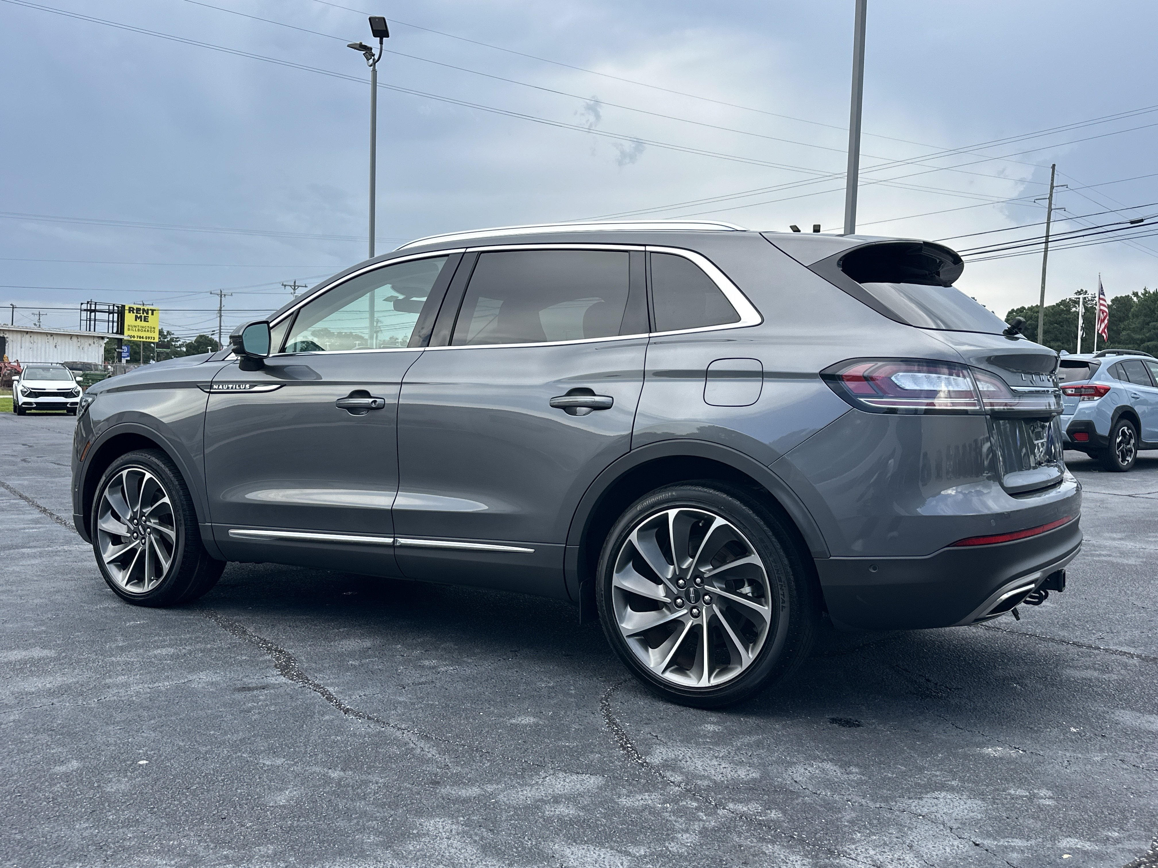 Used 2022 Gray Lincoln Reserve image 6