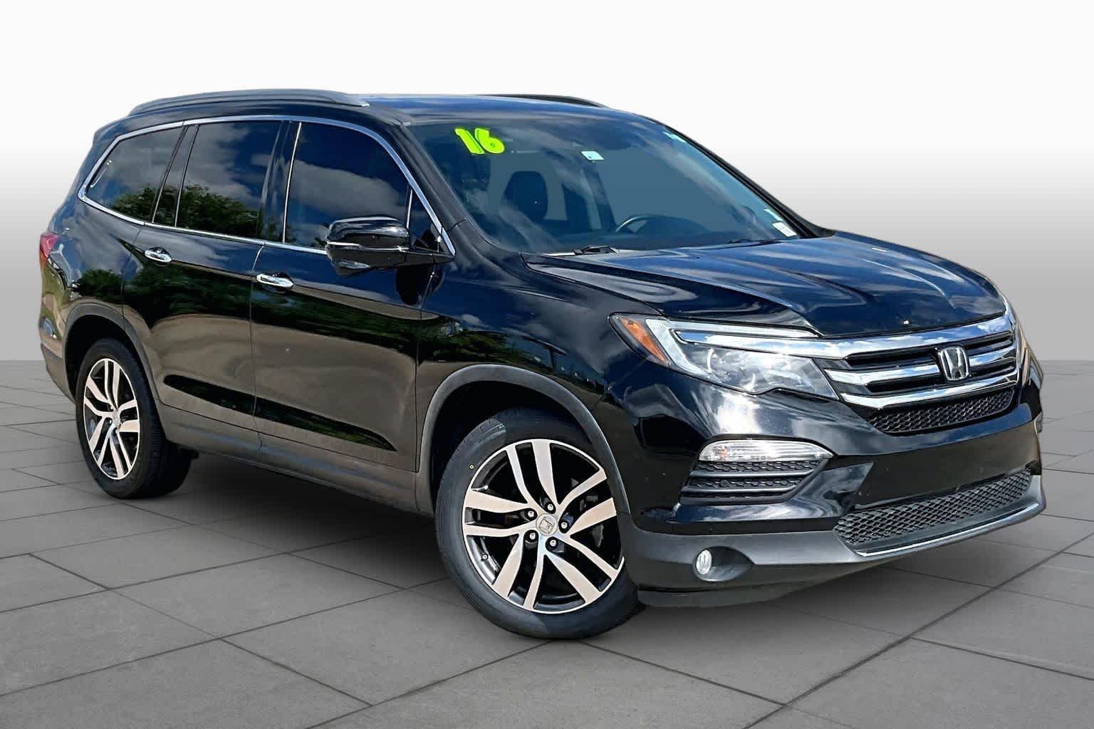 Used 2016 Crystal Black Pearl Honda Touring image 3