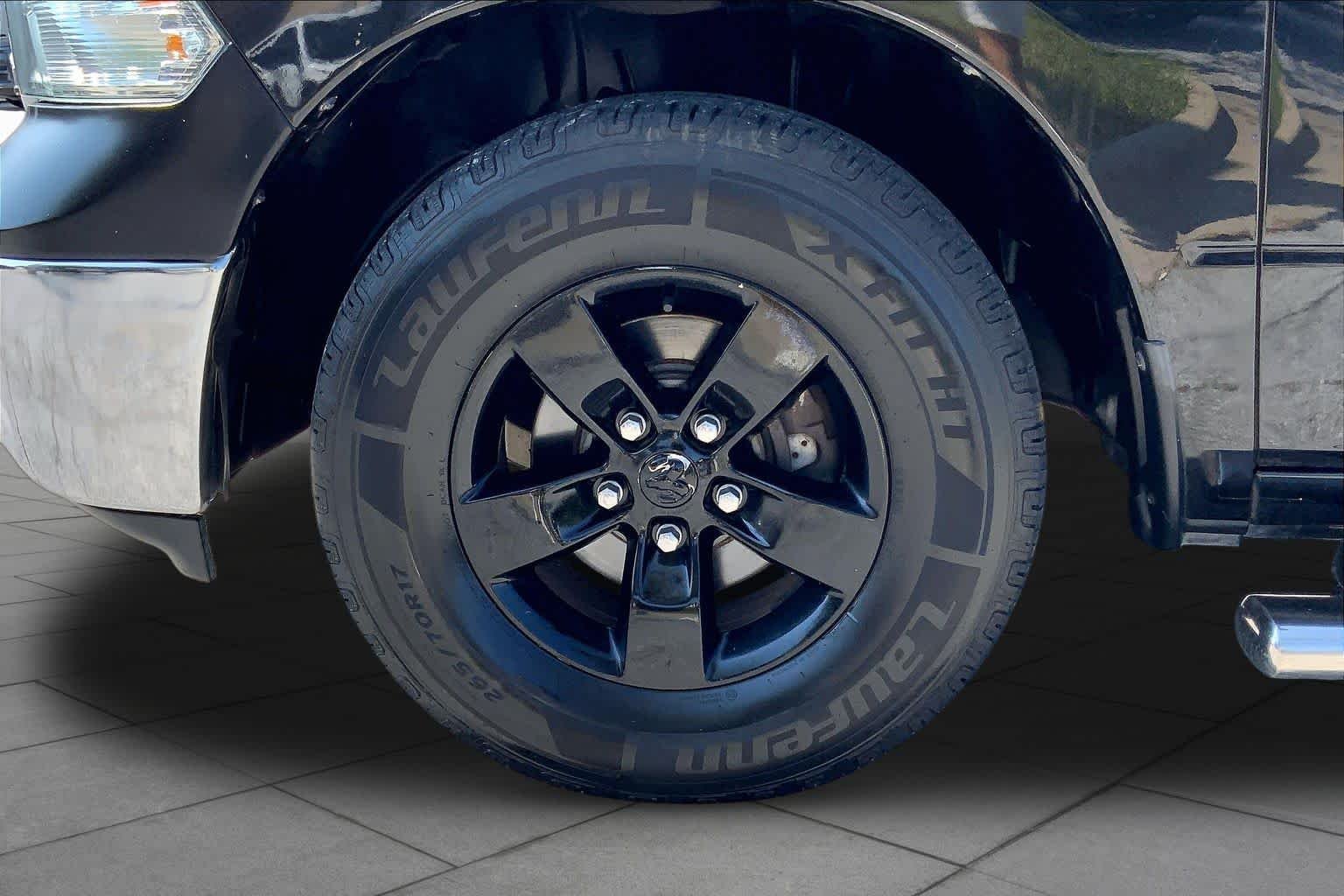 Used 2016 Brilliant Black Crystal Pearlcoat Ram Tradesman image 10