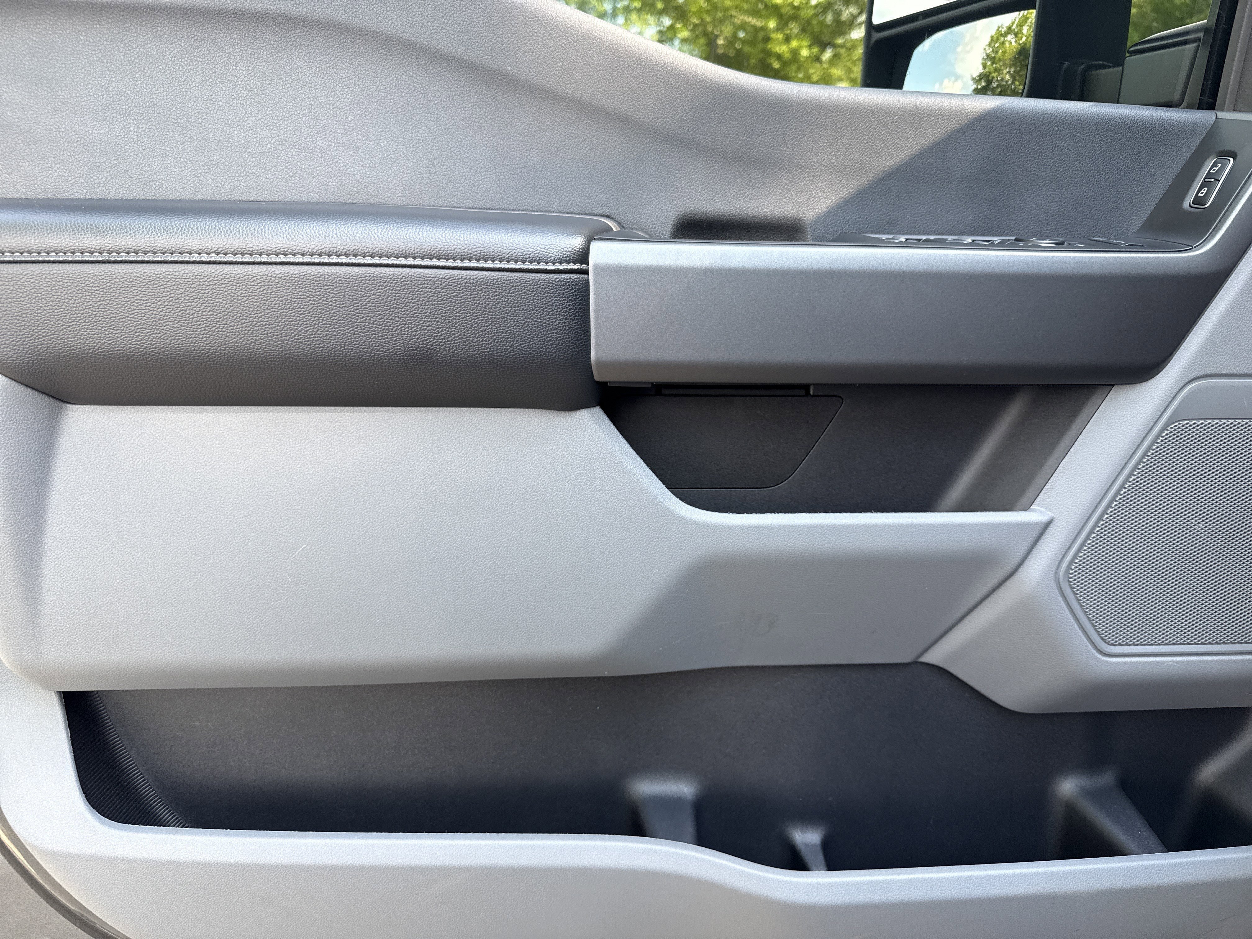 Used 2025 Gray Metallic Ford XLT image 10