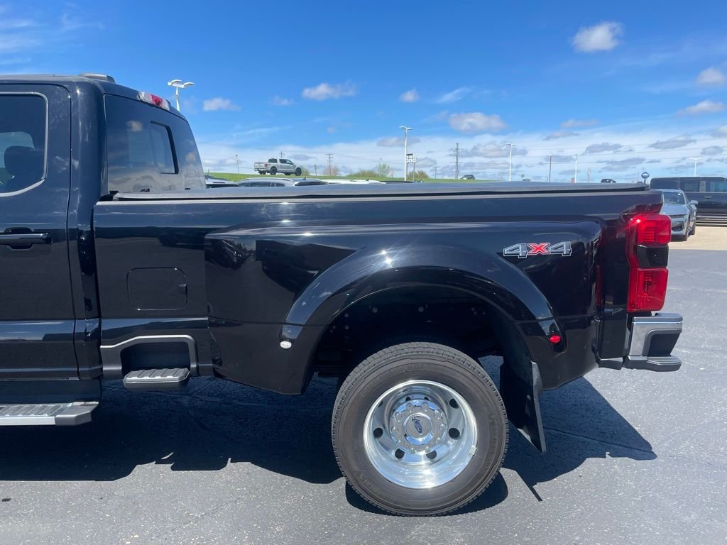 Used 2023 Black Ford Lariat image 39