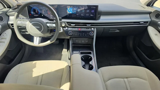 Used 2025 Serenity White Hyundai SEL image 7