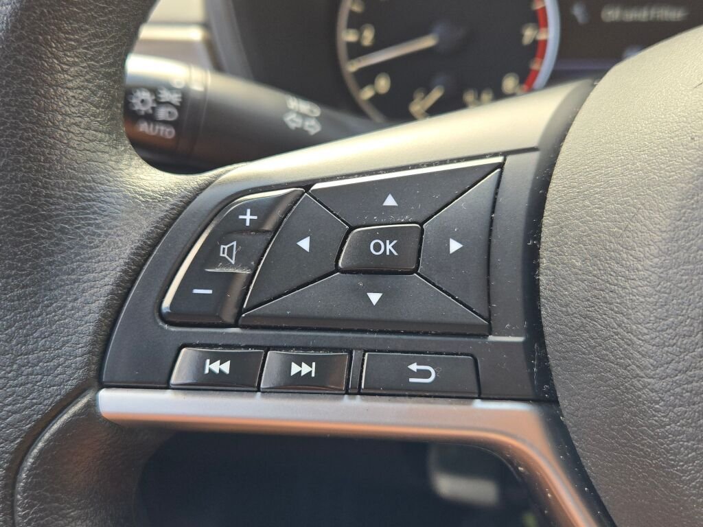 Used 2023 Silver Nissan 2.5 SV image 25