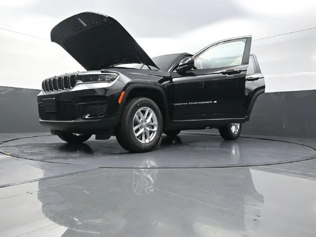 New 2026 Diamond Black Crystal Pearl-Coat Exterior Paint Jeep Laredo X image 32