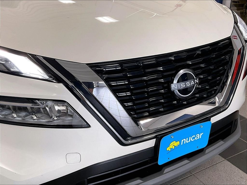 Used 2023 Pearl White Tricoat Nissan SV image 31