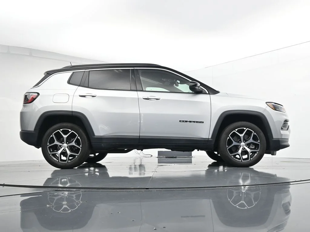 Used 2024 Silver Jeep Limited image 39