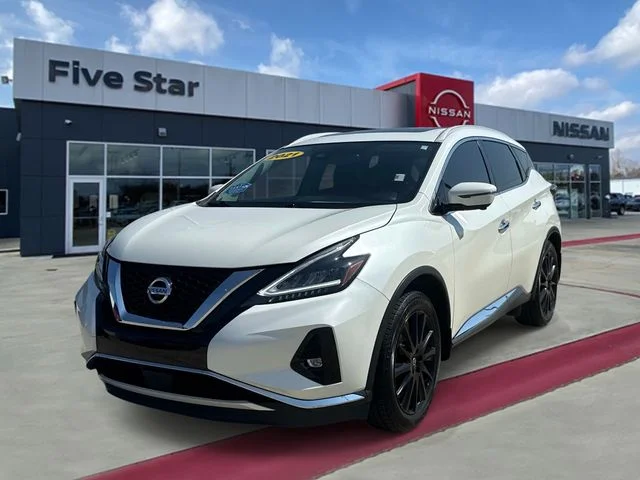 Used 2021 White Nissan Platinum image 3