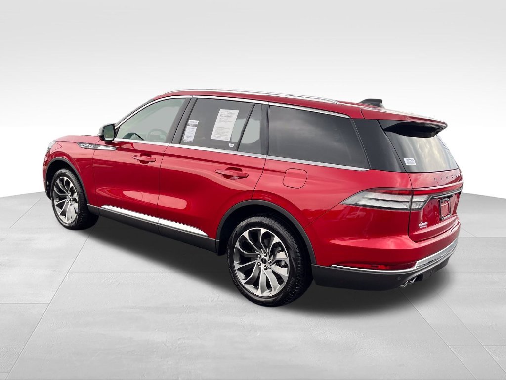 Used 2025 Red Lincoln Premiere image 3