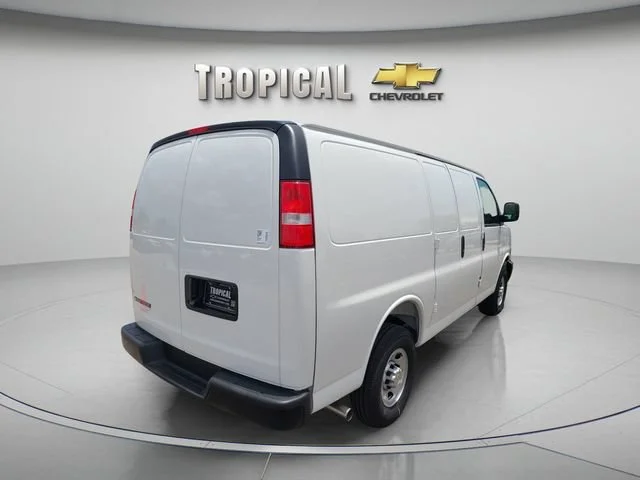 New 2026 Summit White Chevrolet WT image 5