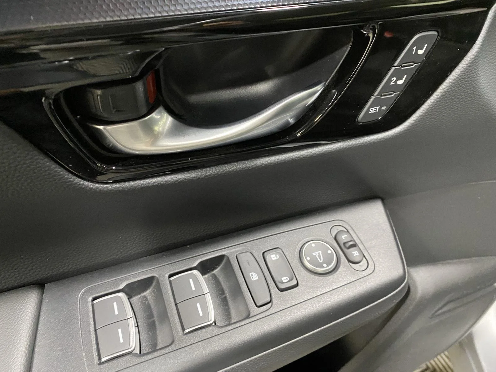 Used 2024 Lunar Silver Metallic Honda EX-L image 17
