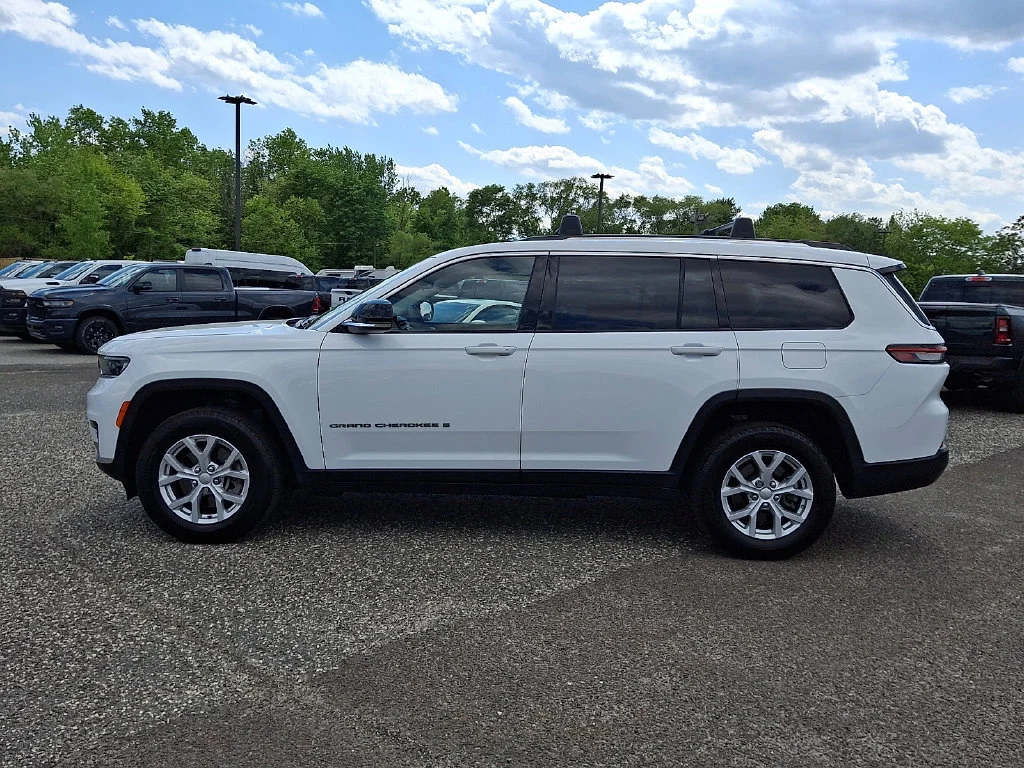 Used 2023 Bright White Clearcoat Jeep Limited image 7