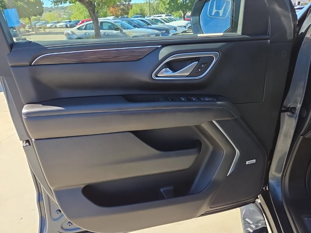 Used 2021 Gray Chevrolet Z71 image 14
