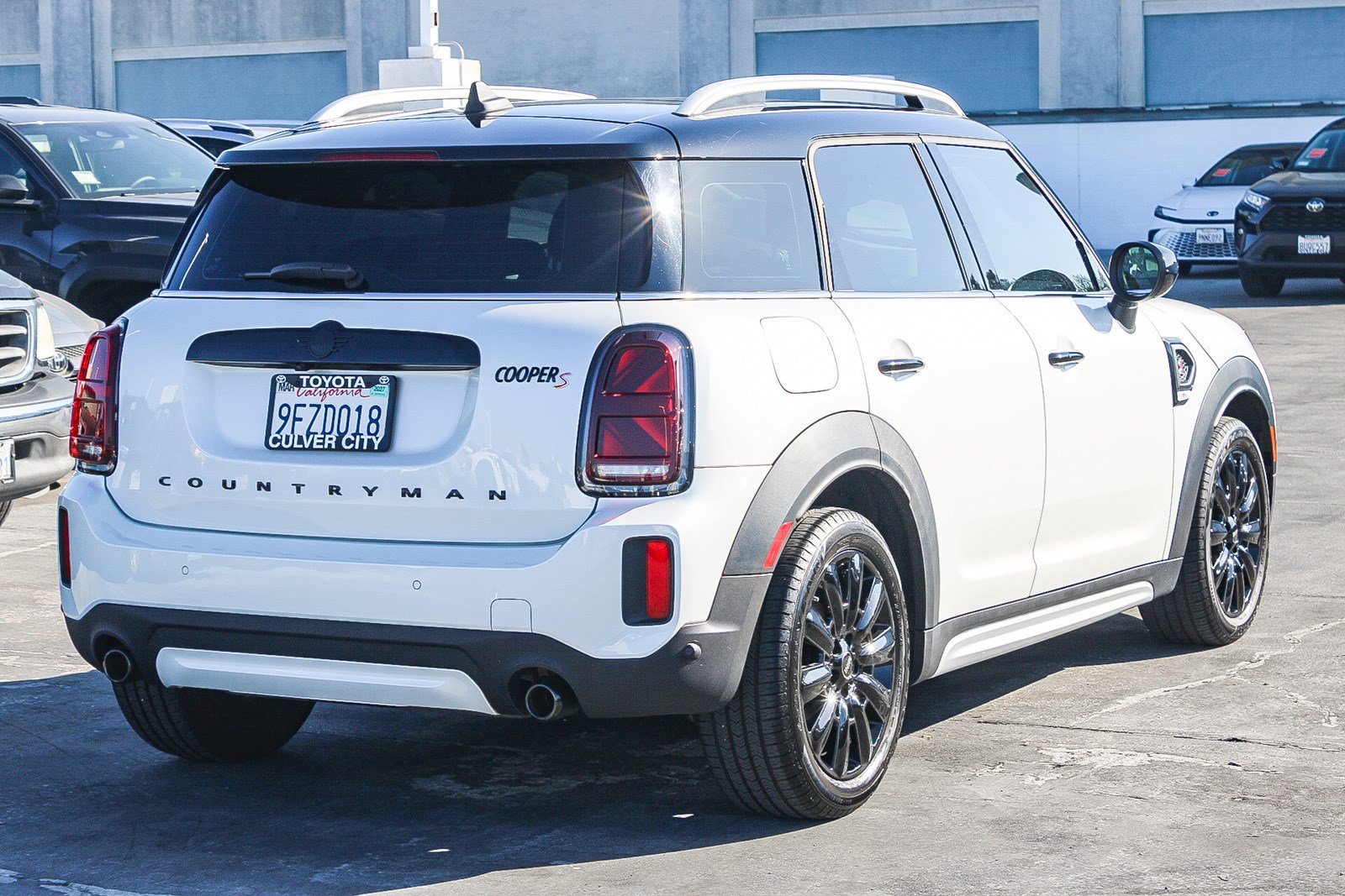 Used 2023 Nanuq White Metallic MINI  image 8