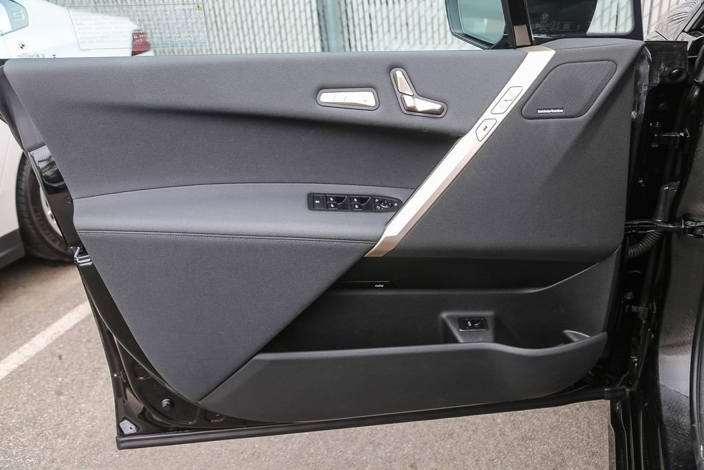 2025 BMW iX 50 - Photo 17