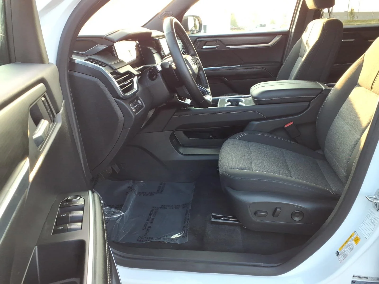 Used 2025 White GMC Elevation image 19