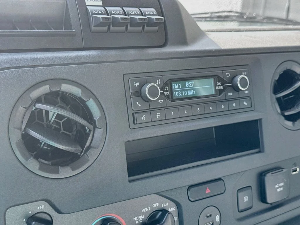 New 2027 Oxford White Ford E-350 SRW image 14