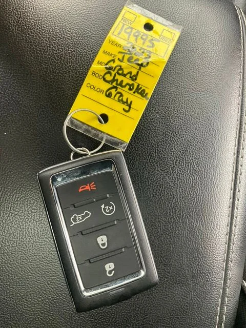 Used 2023 Gray Jeep Altitude image 30