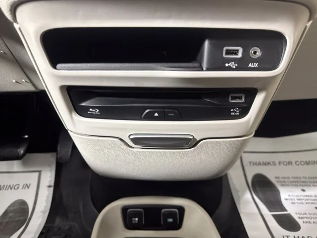 Used 2017 White Chrysler Limited image 17