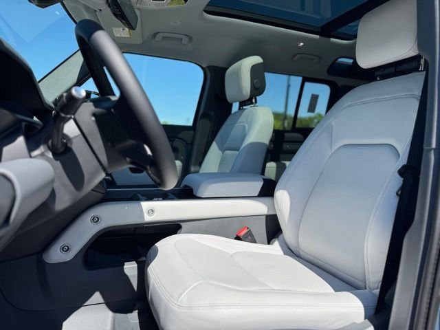 New 2026 Tasman Blue LAND ROVER X-Dynamic SE image 14