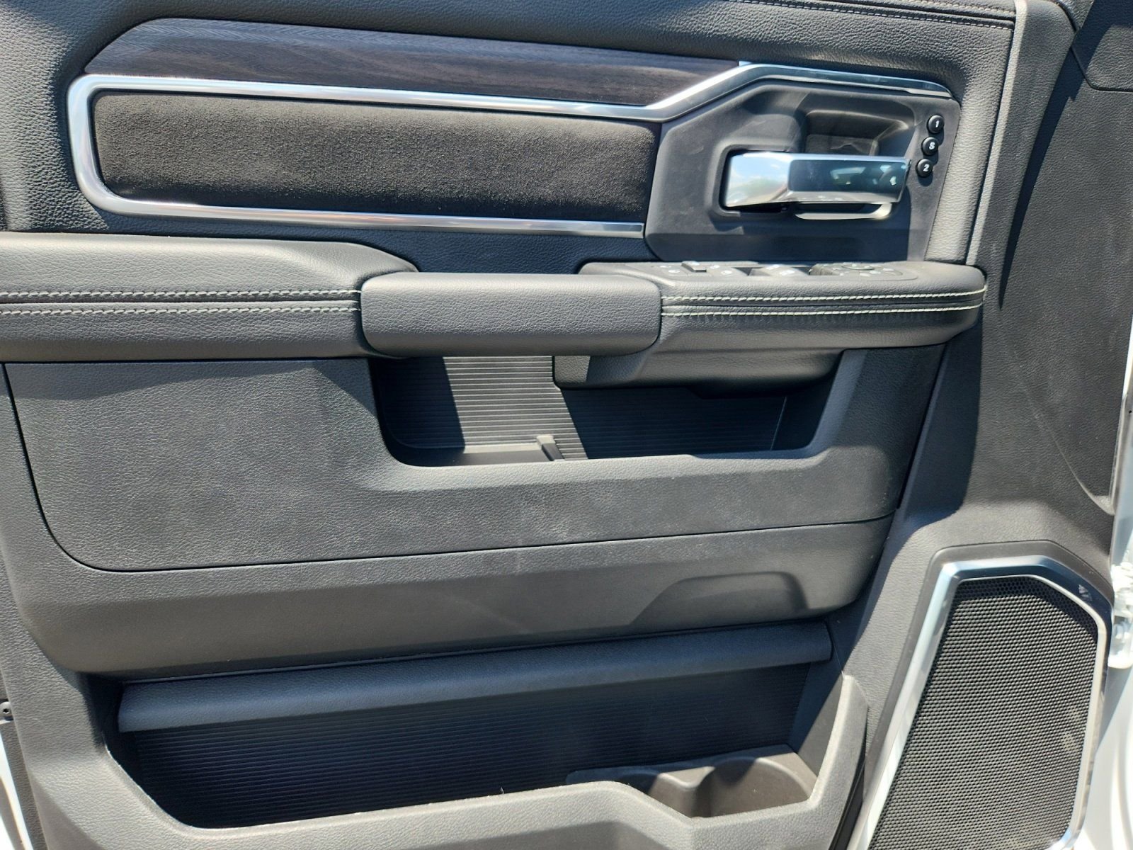 New 2026 Bright White Clear-Coat Exterior Paint RAM Laramie image 19