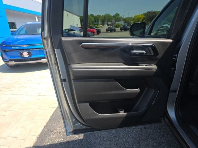 Used 2025 Gray Chevrolet Z71 image 26