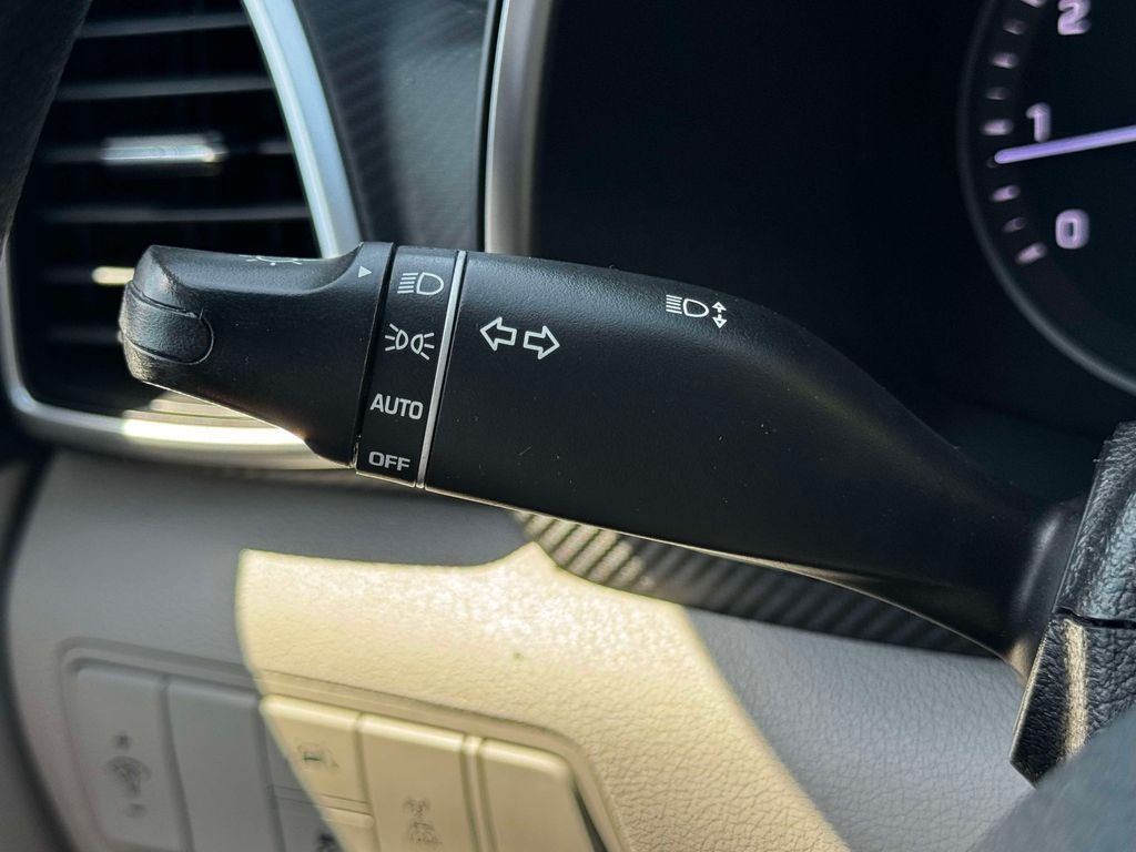 Used 2019 Gray Hyundai SE image 22