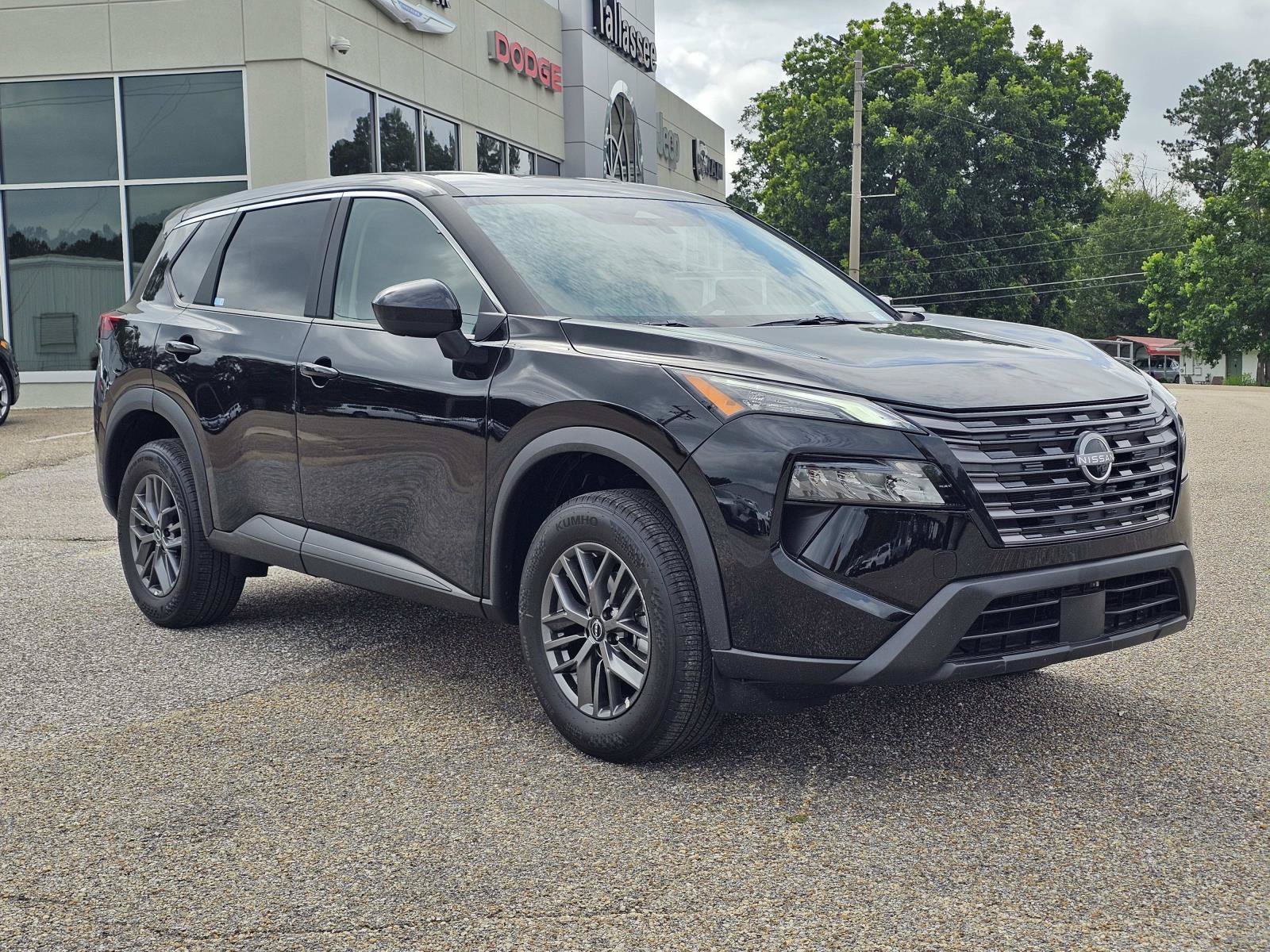 Used 2026 Super Black Nissan SV image 5