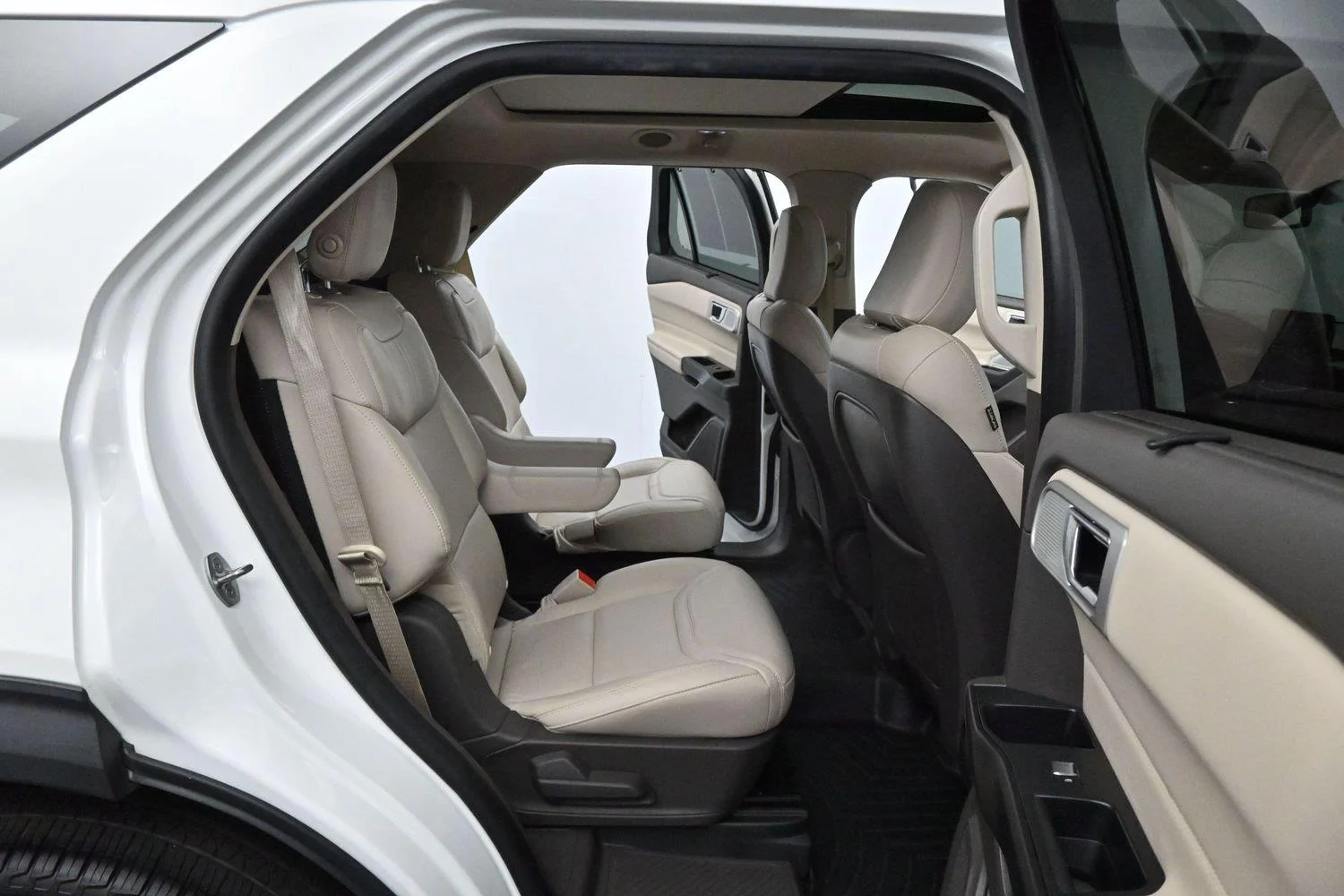 Used 2020 Star White Metallic Tri-Coat Ford Platinum image 36