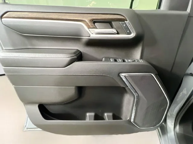 Used 2024 Silver GMC Elevation image 31