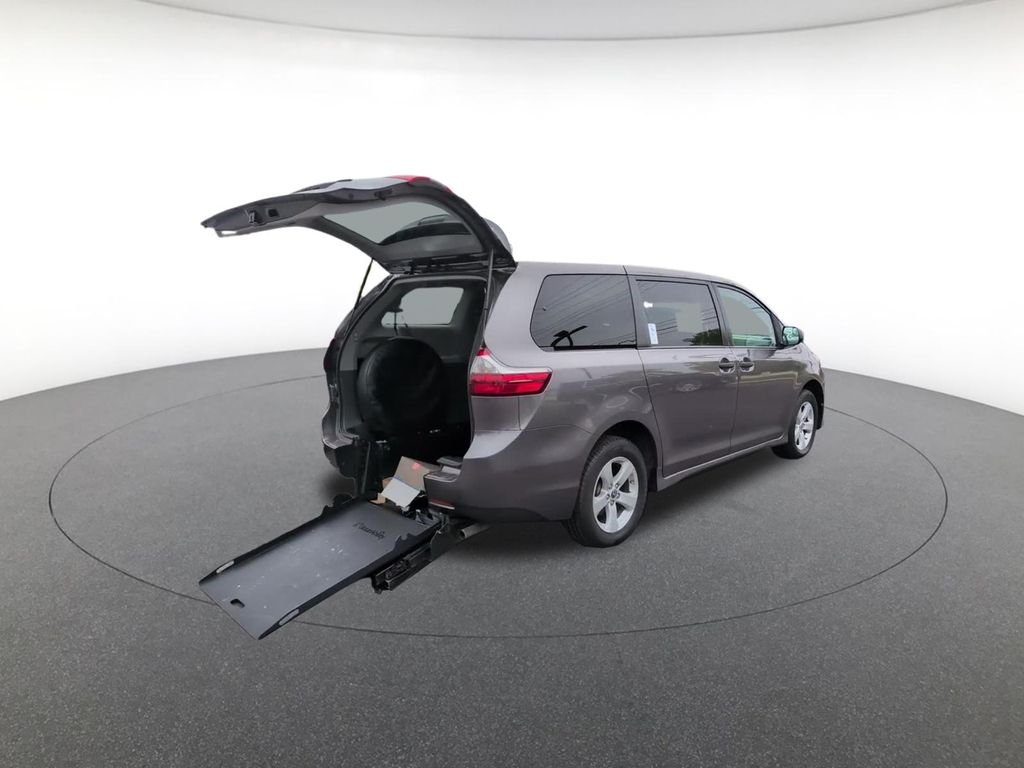 Used 2020 Gray Toyota L image 7